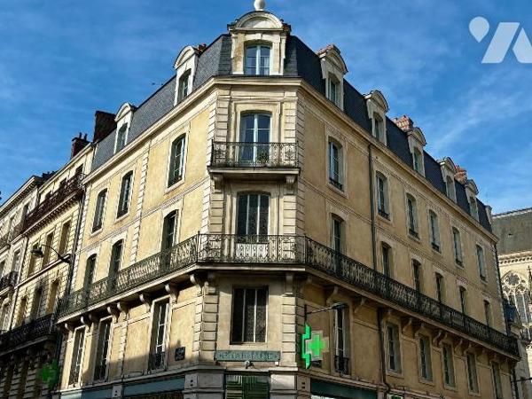RENNES CENTRE VILLE - APPARTEMENT TYPE 5 - EXCELLENT ETAT
Au sein d'une copropriété du XIX siè...