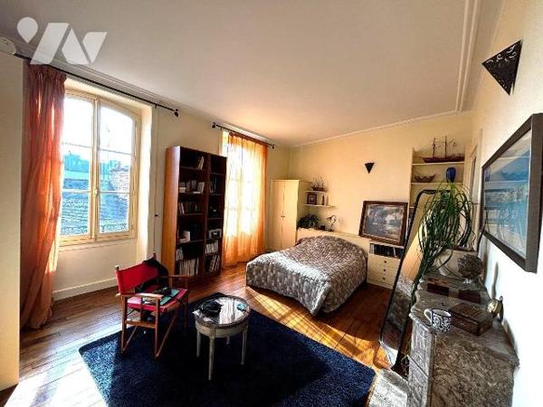 RENNES CENTRE VILLE - APPARTEMENT TYPE 5 - EXCELLENT ETAT
Au sein d'une copropriété du XIX siè...