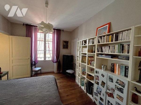 RENNES CENTRE VILLE - APPARTEMENT TYPE 5 - EXCELLENT ETAT
Au sein d'une copropriété du XIX siè...