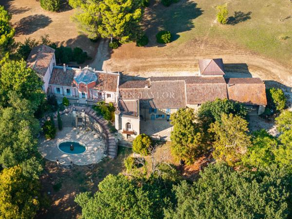 Propriété d'exception aux portes de Lourmarin – Élégant domaine de caractère au cœur du Luberon