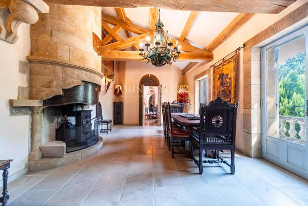 Propriété d'exception aux portes de Lourmarin – Élégant domaine de caractère au cœur du Luberon