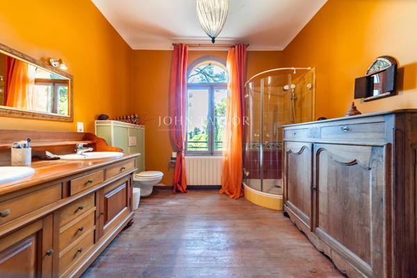 Propriété d'exception aux portes de Lourmarin – Élégant domaine de caractère au cœur du Luberon