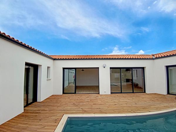 Le Thou (17290) Villa plain pied piscine garage