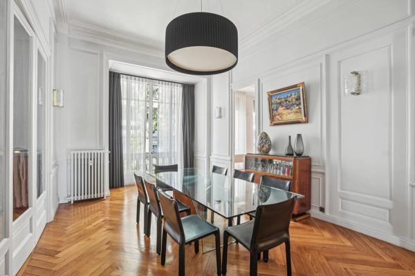 Lyon 6 - Tête d'Or - Appartement de 217 m² - Balcons - Terrasse - 1 cave - 1 garage - 2 parkings