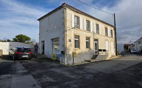 Immeuble à vendre    5 pièces •  Ardillières