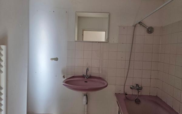 Immeuble à vendre    5 pièces •  Ardillières