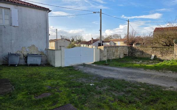 Immeuble à vendre    5 pièces •  Ardillières