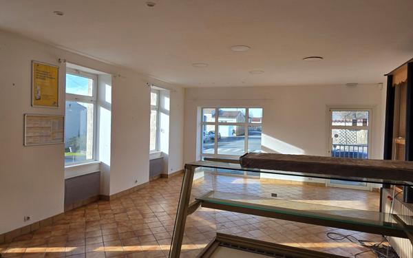 Immeuble à vendre    5 pièces •  Ardillières