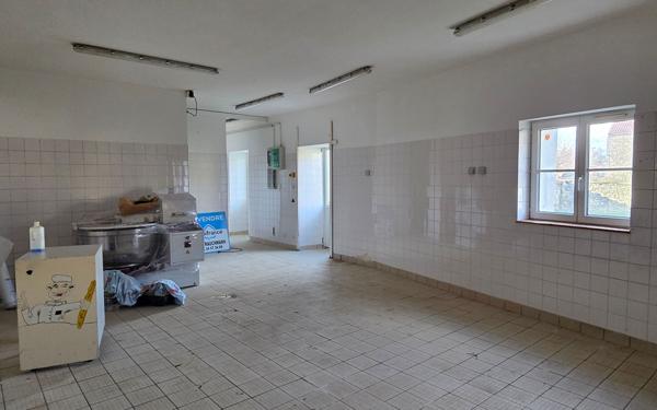 Immeuble à vendre    5 pièces •  Ardillières