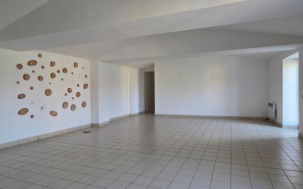 Immeuble à vendre    5 pièces •  Ardillières