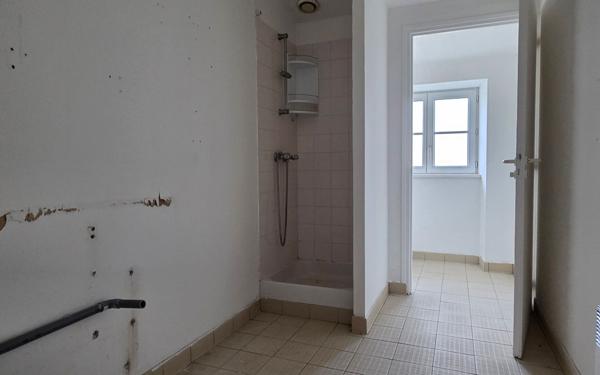 Immeuble à vendre    5 pièces •  Ardillières