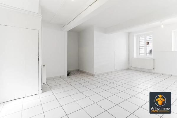 Location                                                      Appartement
                        
                     4 pièces                      134 m2                     à Saint-Priest