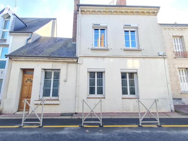MAISON DE VILLE - A VENDRE - MONTOIRE/ LOIR ( 41800)
