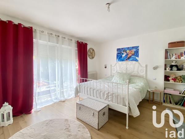 Maison traditionnelle 7 pièces de 158 m² à Moissy-Cramayel (77550)