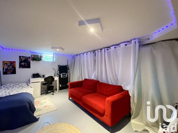 Maison traditionnelle 7 pièces de 158 m² à Moissy-Cramayel (77550)