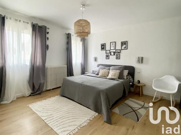 Maison traditionnelle 7 pièces de 158 m² à Moissy-Cramayel (77550)