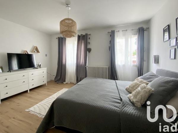 Maison traditionnelle 7 pièces de 158 m² à Moissy-Cramayel (77550)