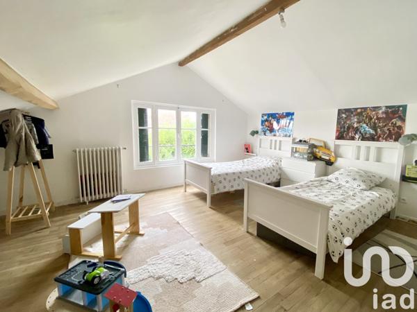 Maison traditionnelle 7 pièces de 158 m² à Moissy-Cramayel (77550)