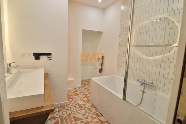 Saint Maximin – Maison de ville rénovée – Terrasse 27m2 – Garage