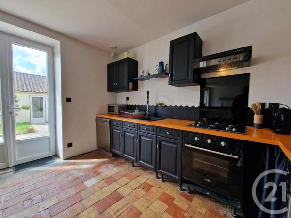 Maison à vendre  5 pièces - 110 m 2   ANGOULEME  - 16