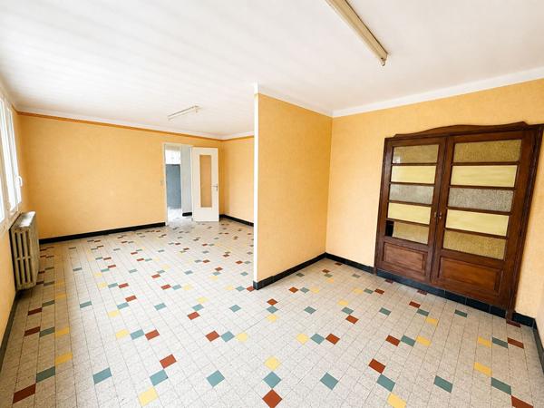 Maison/ Immeuble fort potentiel.