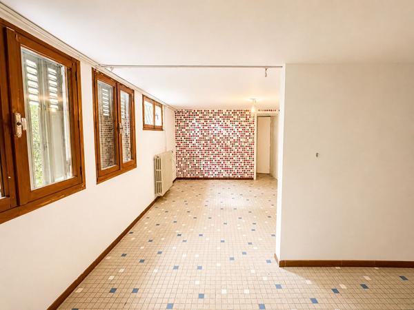 Maison/ Immeuble fort potentiel.