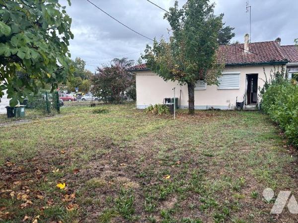 A VENDRE, Gironde, proche Bordeaux, BLANQUEFORT Centre, quartier Saturne, sur un terrain de 729...