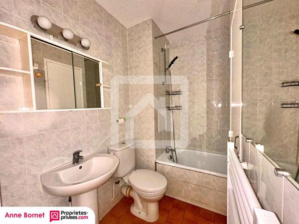 Appartement 2 pièces 26 m2 avec terrasse, parking et garage en sous-sol