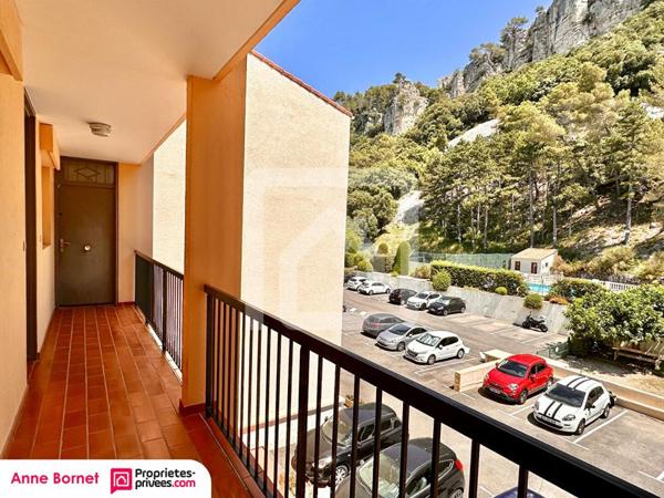 Appartement 2 pièces 26 m2 avec terrasse, parking et garage en sous-sol