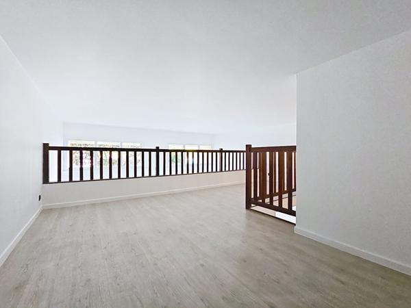 Appartement de type Duplex avec terrasse, stationnement et rénovation énergétique