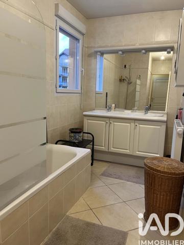 Appartement à vendre 4 pièces 126 m² Saint-Genis-Pouilly