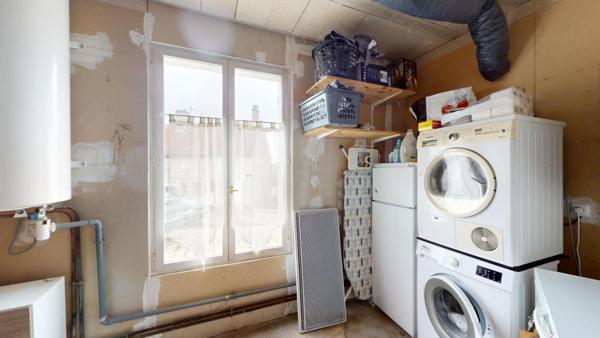 BÂTISSE ATYPIQUE 190 M2 PRIX 315 000