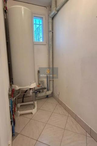 Vente                                                      Maison
                        
                     4 pièces                      95 m2                     à Apt