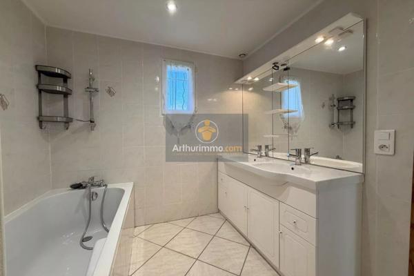 Vente                                                      Maison
                        
                     4 pièces                      95 m2                     à Apt