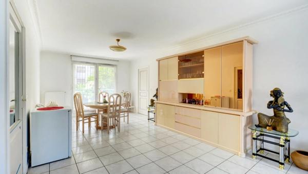 Grand T5 familial 135 m² avec balcons, double garage et cave – Tassin-la-Demi-Lune