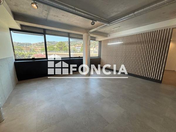 À vendre Local commercial 50.66 m² - Mandelieu-la-napoule 06210