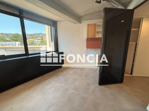 À vendre Local commercial 50.66 m² - Mandelieu-la-napoule 06210