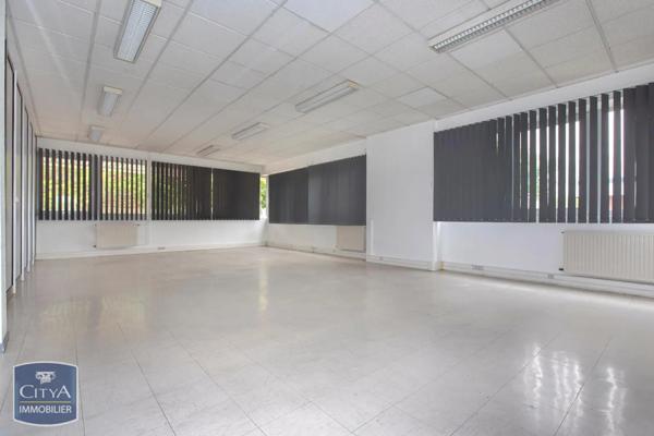 Vente local professionnel 323m²