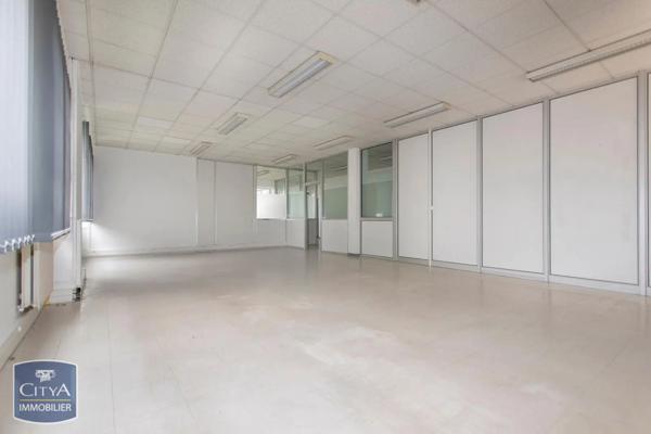 Vente local professionnel 323m²