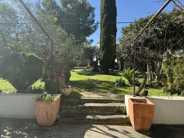 Élégante maison de caractère avec jardin