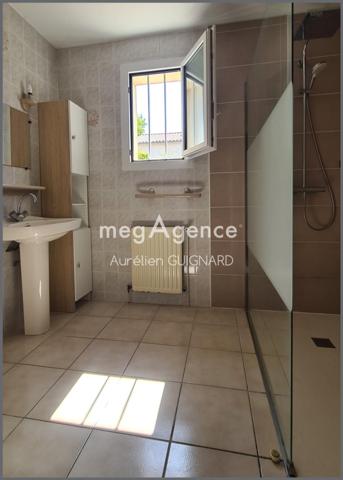 Maison à Bressuire, 79300 - 6 pièces 96m²