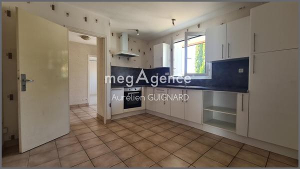 Maison à Bressuire, 79300 - 6 pièces 96m²