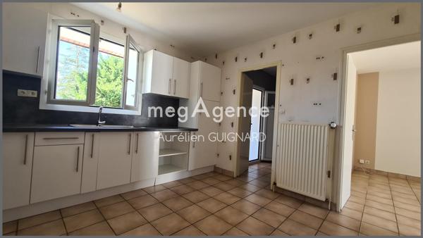 Maison à Bressuire, 79300 - 6 pièces 96m²