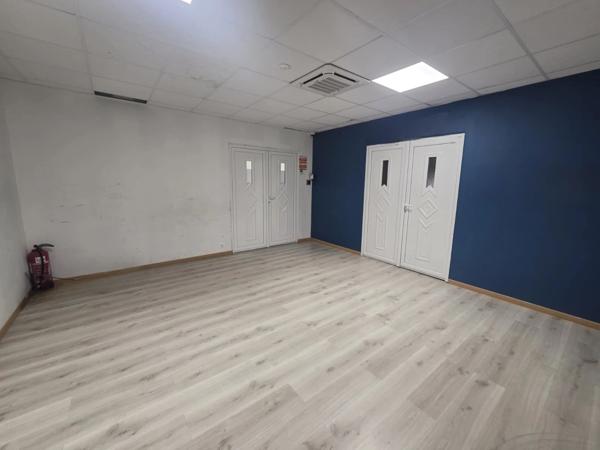 Bureau/local - plateau de 133 m² avec 4 espaces – Idéalement situé à Jarry