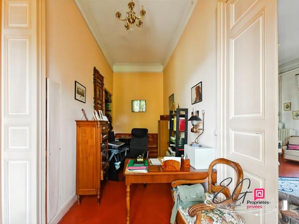 Appartement bourgeois d'exception de 284 m² avec terrasse, balcon filant et vue sur le parc