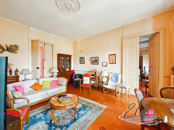Appartement bourgeois d'exception de 284 m² avec terrasse, balcon filant et vue sur le parc