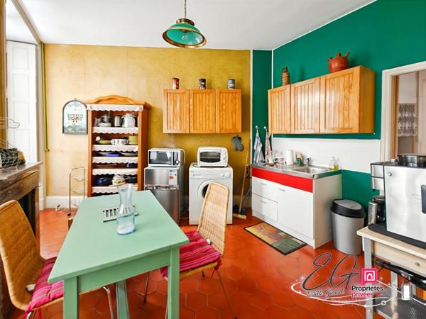 Appartement bourgeois d'exception de 284 m² avec terrasse, balcon filant et vue sur le parc
