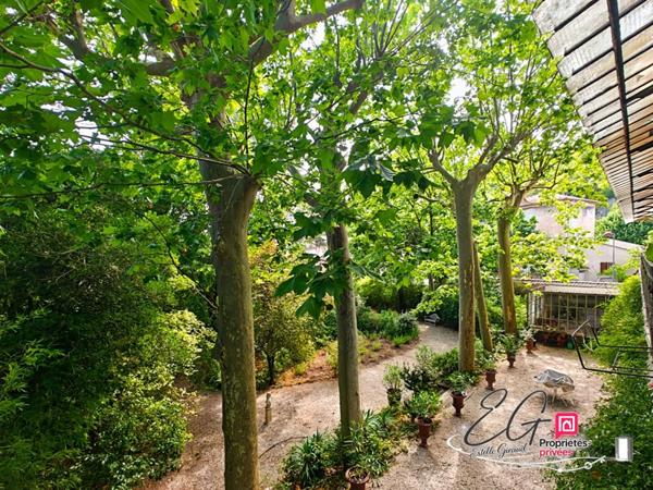 Appartement bourgeois d'exception de 284 m² avec terrasse, balcon filant et vue sur le parc