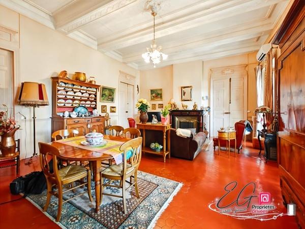Appartement bourgeois d'exception de 284 m² avec terrasse, balcon filant et vue sur le parc