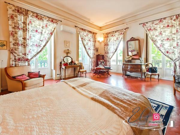 Appartement bourgeois d'exception de 284 m² avec terrasse, balcon filant et vue sur le parc